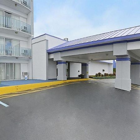 Howard Johnson By Wyndham Saint Joseph Benton Harbor Exterior foto