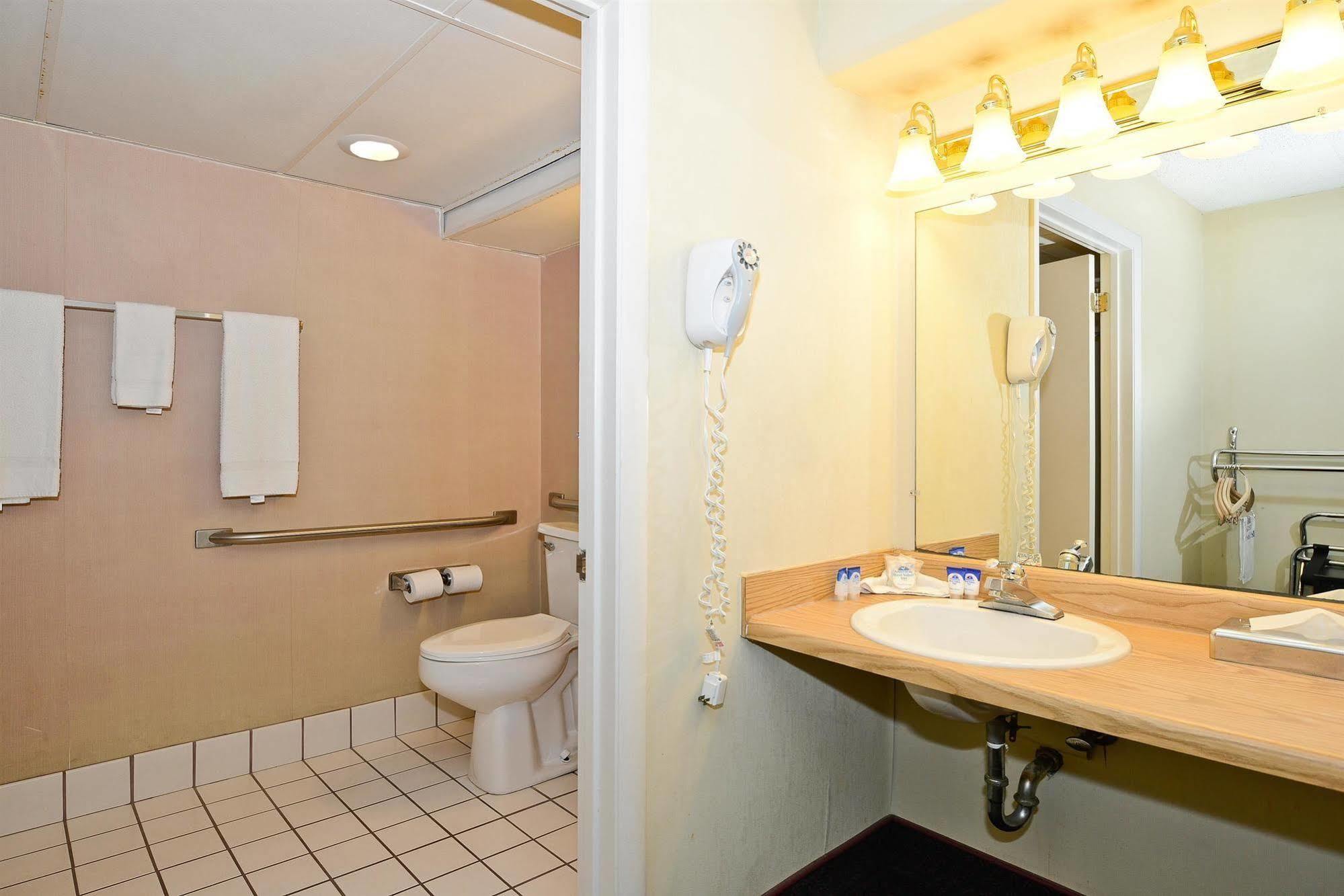 Howard Johnson By Wyndham Saint Joseph Benton Harbor Quarto foto